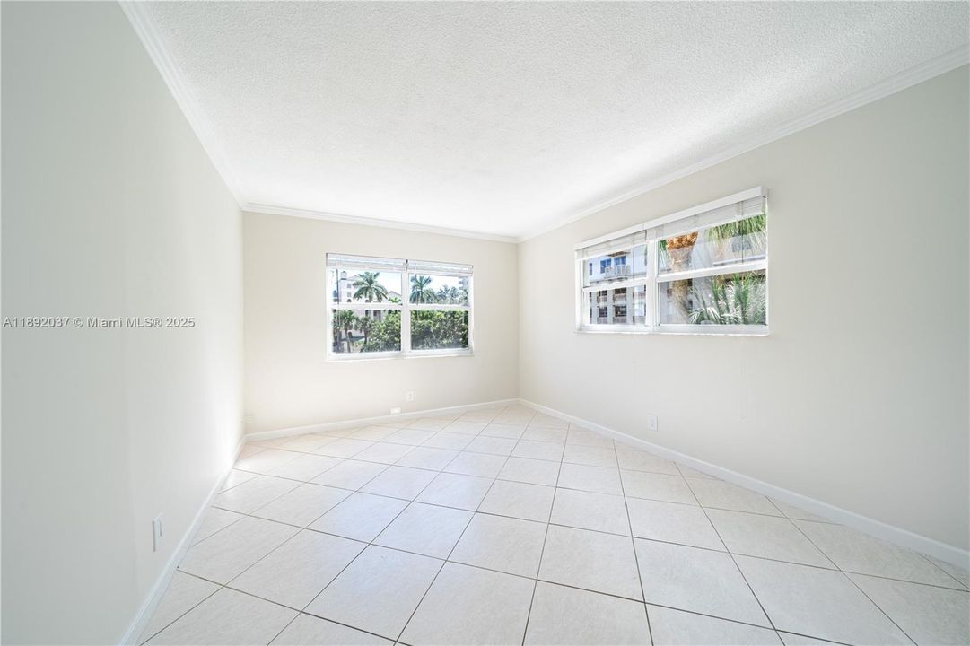 For Sale: $225,000 (1 beds, 1 baths, 720 Square Feet)