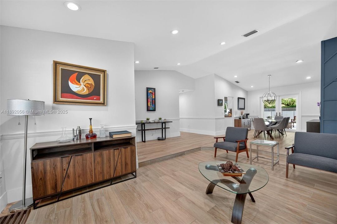 En Venta: $1,080,000 (3 camas, 2 baños, 2229 Pies cuadrados)