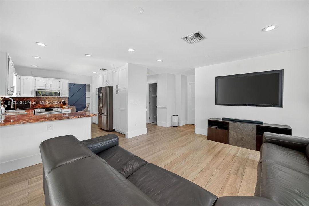 En Venta: $1,080,000 (3 camas, 2 baños, 2229 Pies cuadrados)