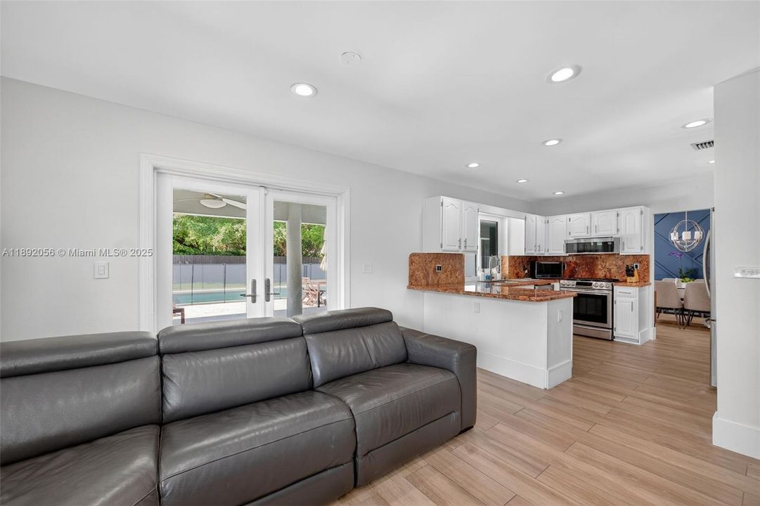 En Venta: $1,080,000 (3 camas, 2 baños, 2229 Pies cuadrados)