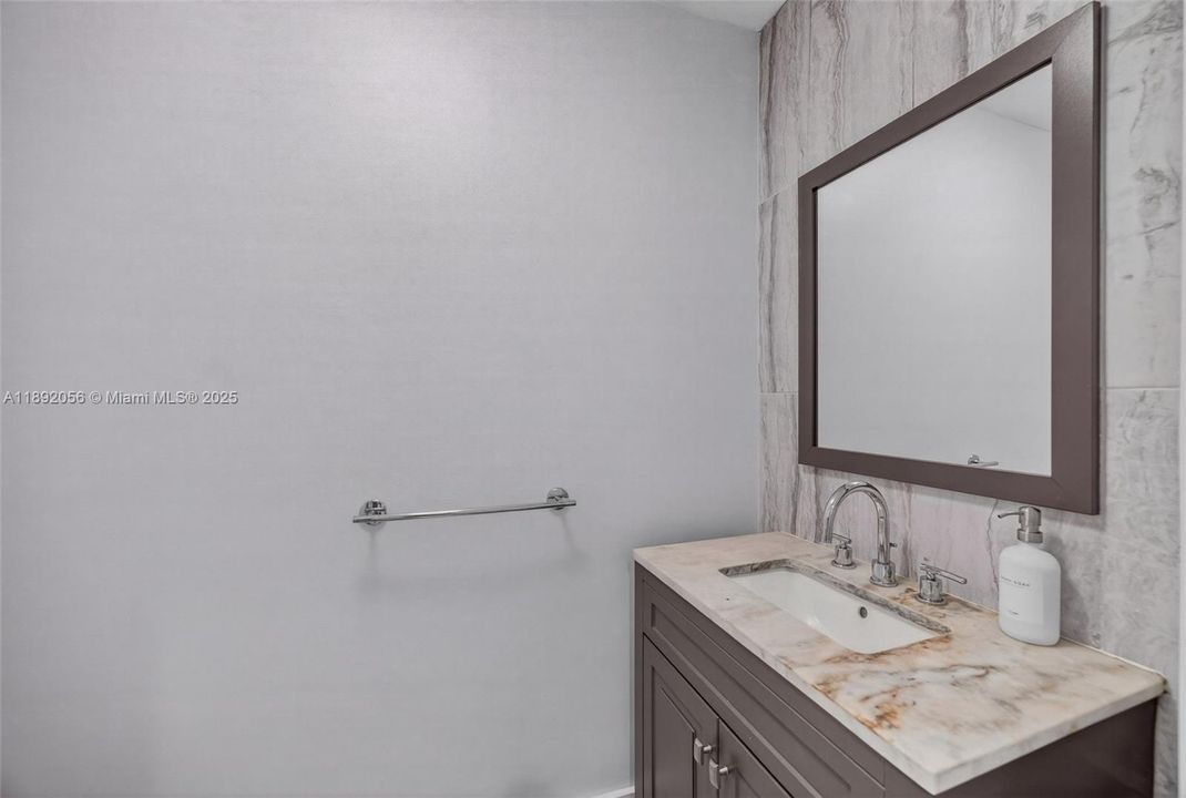 En Venta: $1,080,000 (3 camas, 2 baños, 2229 Pies cuadrados)