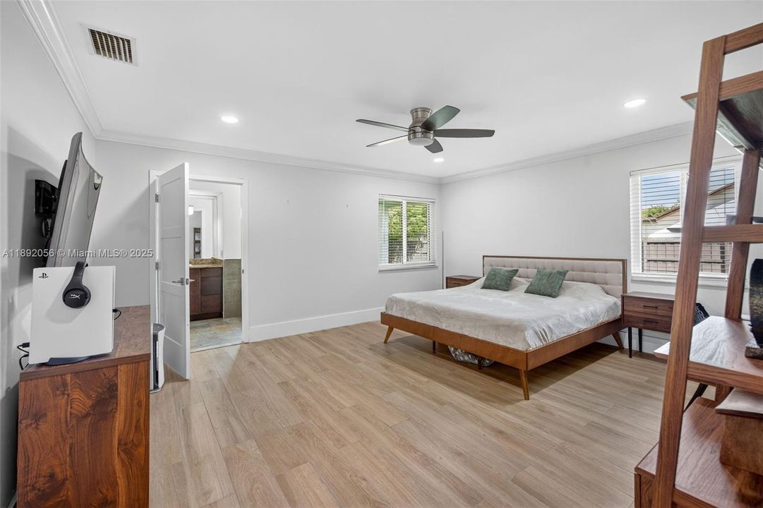 En Venta: $1,080,000 (3 camas, 2 baños, 2229 Pies cuadrados)