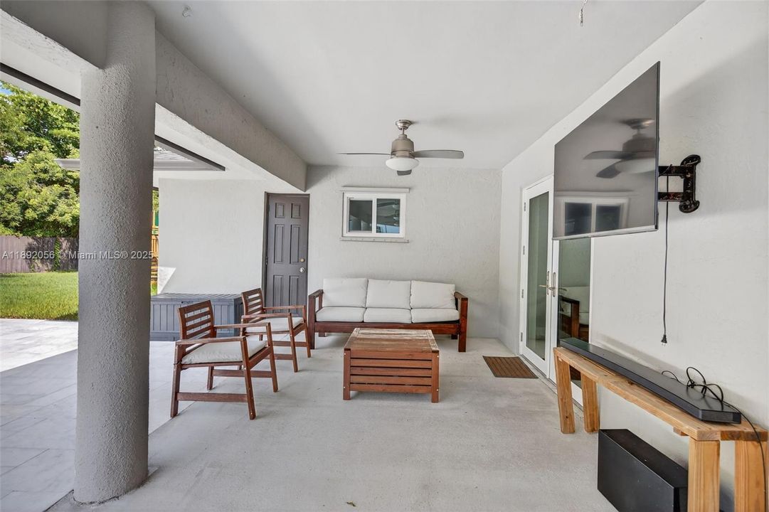 En Venta: $1,080,000 (3 camas, 2 baños, 2229 Pies cuadrados)