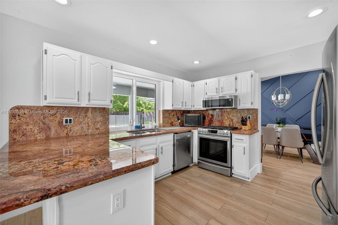 En Venta: $1,080,000 (3 camas, 2 baños, 2229 Pies cuadrados)