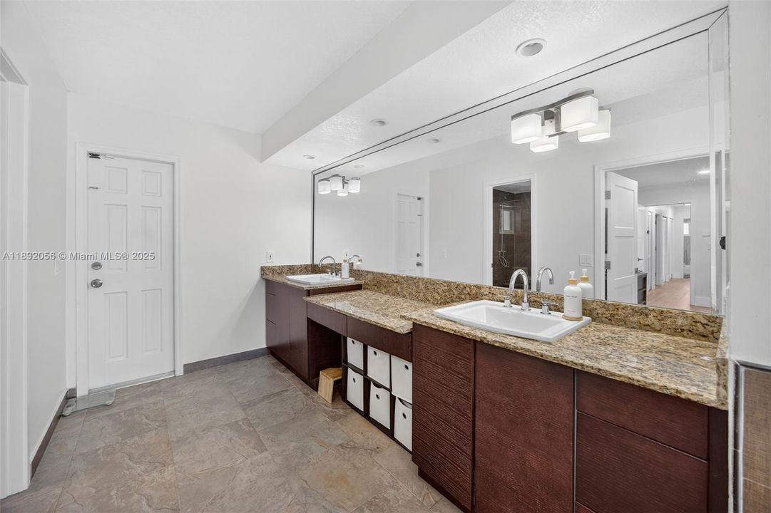 En Venta: $1,080,000 (3 camas, 2 baños, 2229 Pies cuadrados)