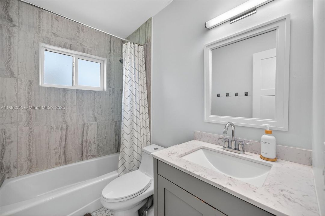 En Venta: $1,080,000 (3 camas, 2 baños, 2229 Pies cuadrados)