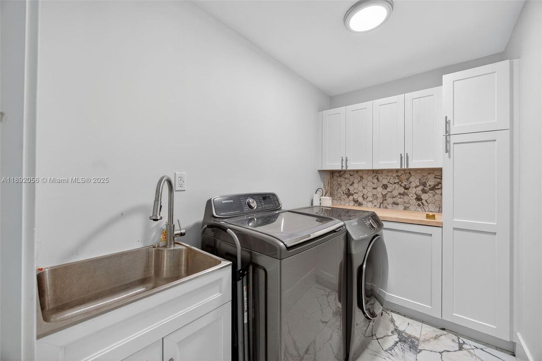 En Venta: $1,080,000 (3 camas, 2 baños, 2229 Pies cuadrados)