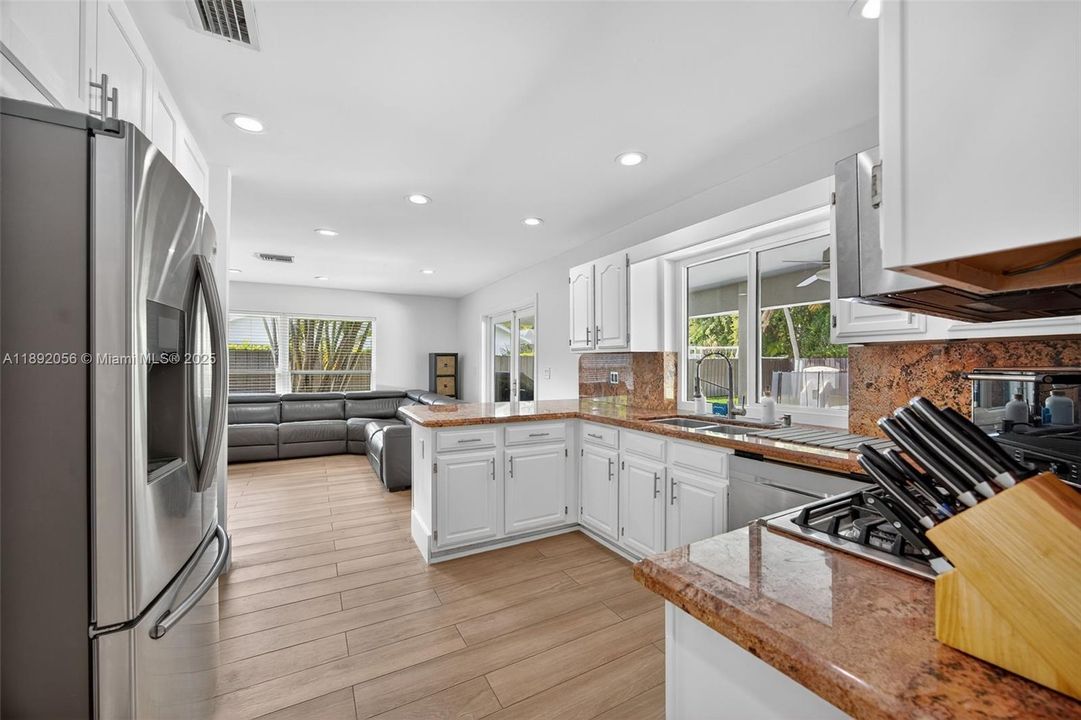 En Venta: $1,080,000 (3 camas, 2 baños, 2229 Pies cuadrados)