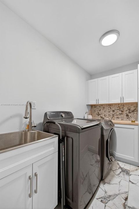 En Venta: $1,080,000 (3 camas, 2 baños, 2229 Pies cuadrados)