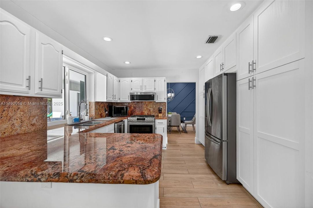 En Venta: $1,080,000 (3 camas, 2 baños, 2229 Pies cuadrados)