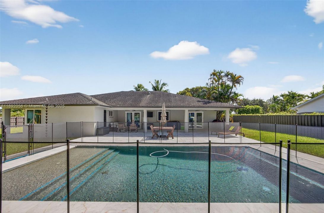 En Venta: $1,080,000 (3 camas, 2 baños, 2229 Pies cuadrados)