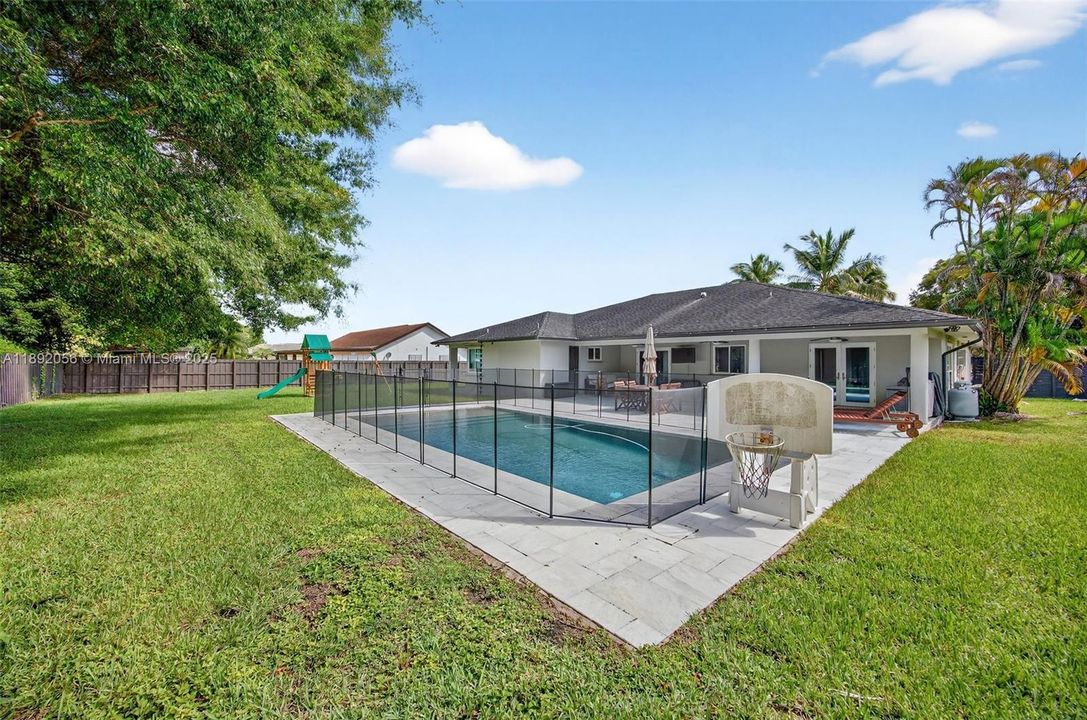 En Venta: $1,080,000 (3 camas, 2 baños, 2229 Pies cuadrados)