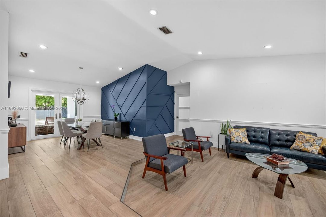 En Venta: $1,080,000 (3 camas, 2 baños, 2229 Pies cuadrados)