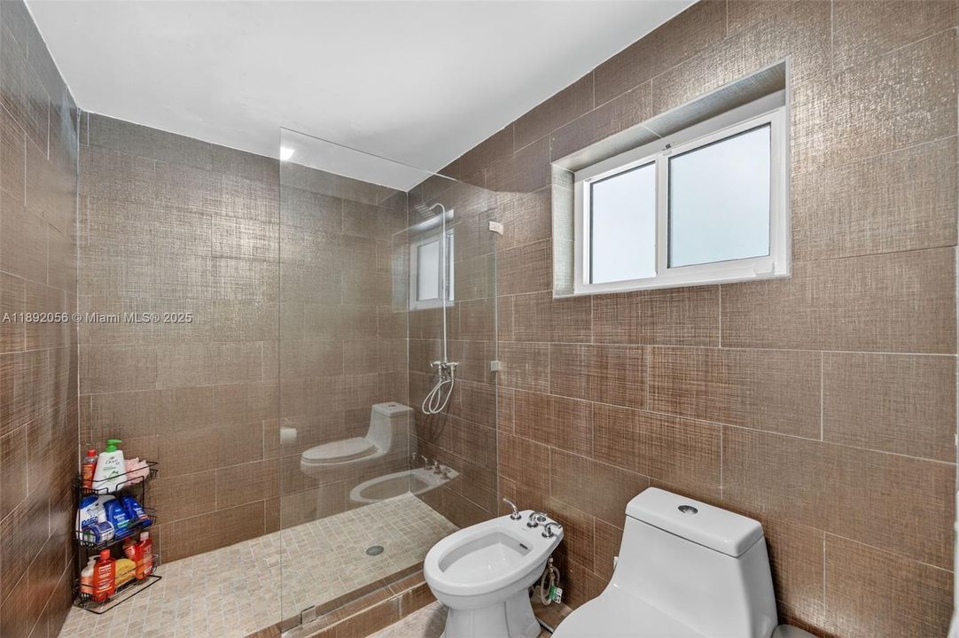 En Venta: $1,080,000 (3 camas, 2 baños, 2229 Pies cuadrados)