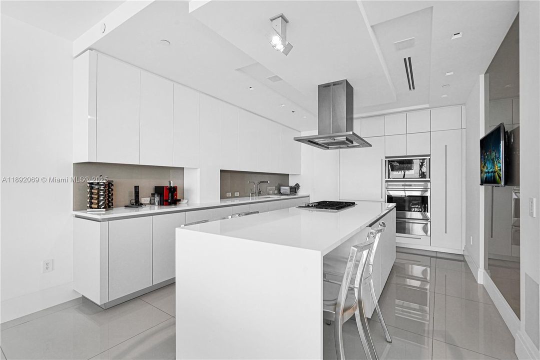 For Sale: $10,600,000 (4 beds, 4 baths, 3556 Square Feet)