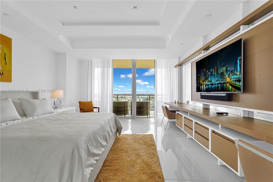 For Sale: $10,600,000 (4 beds, 4 baths, 3556 Square Feet)