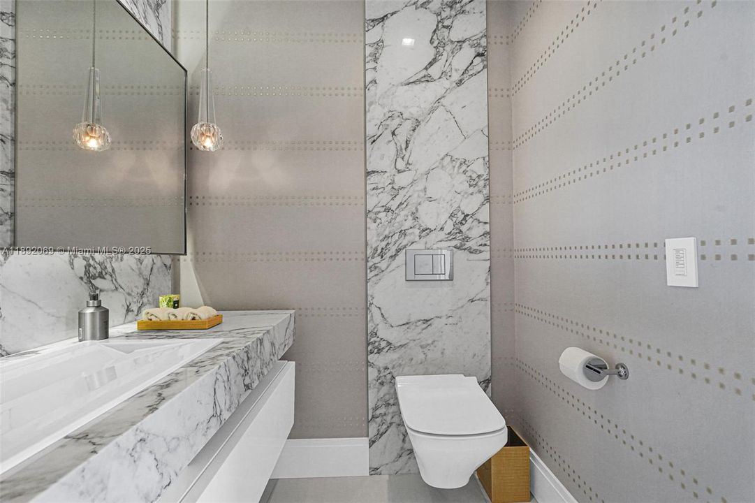 For Sale: $10,600,000 (4 beds, 4 baths, 3556 Square Feet)