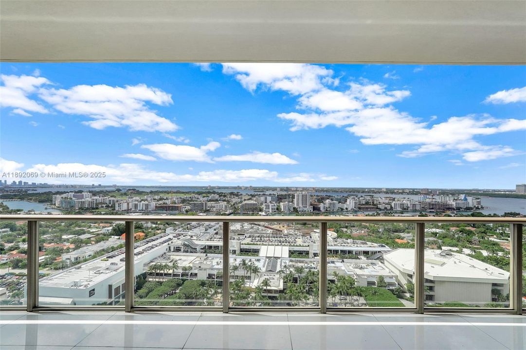 For Sale: $10,600,000 (4 beds, 4 baths, 3556 Square Feet)