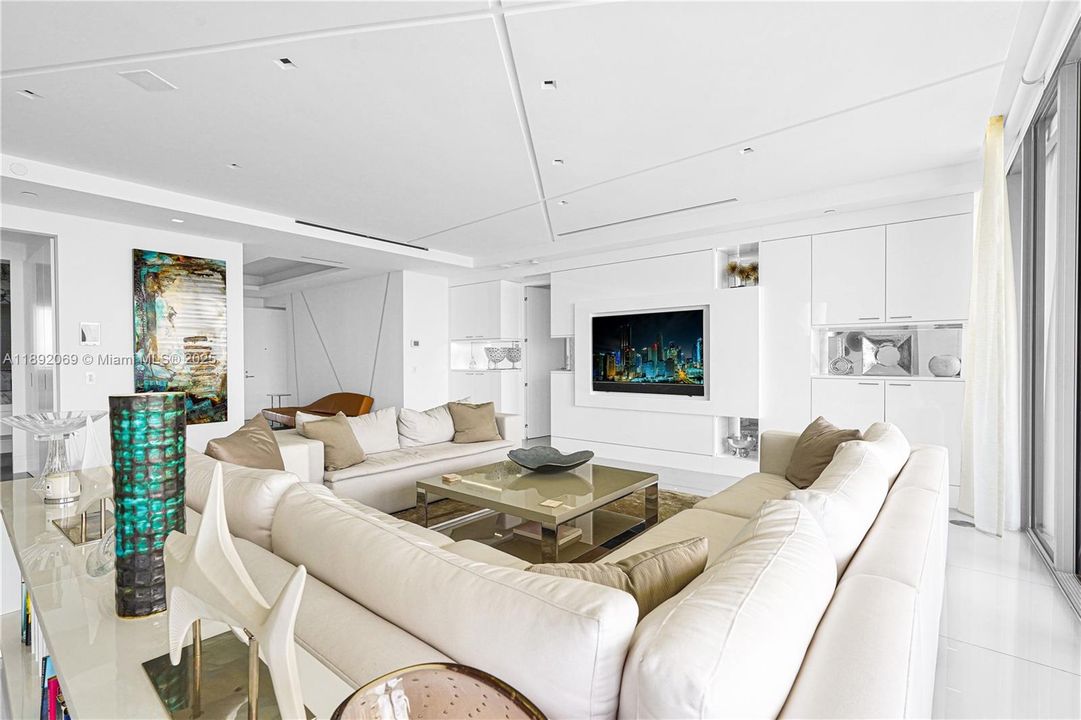 For Sale: $10,600,000 (4 beds, 4 baths, 3556 Square Feet)