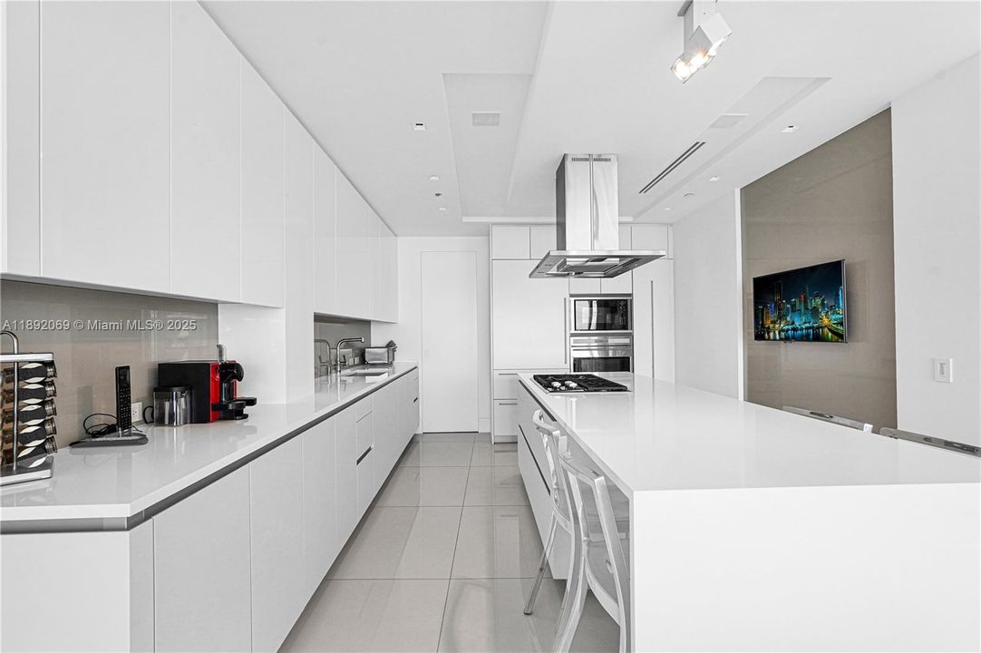 For Sale: $10,600,000 (4 beds, 4 baths, 3556 Square Feet)