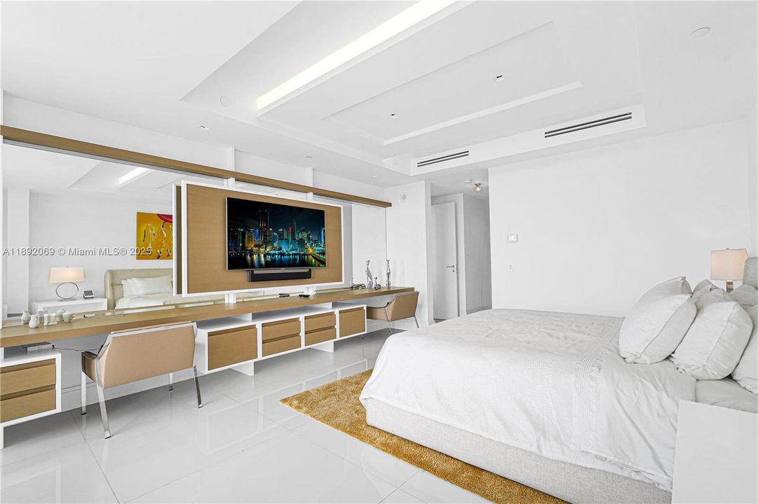 For Sale: $10,600,000 (4 beds, 4 baths, 3556 Square Feet)