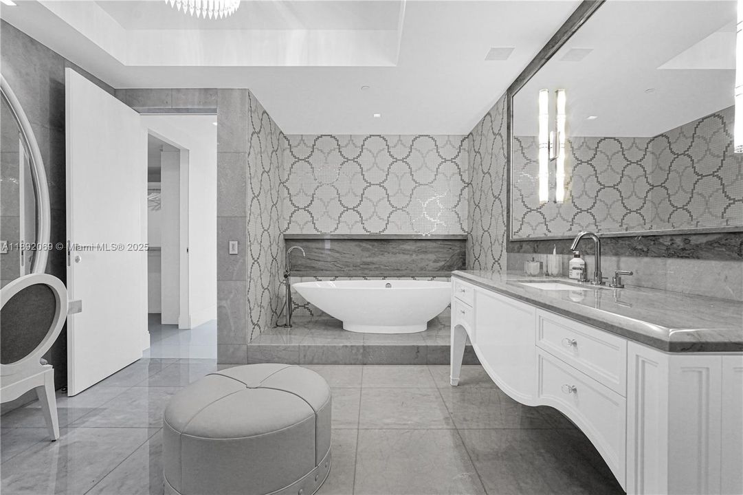 For Sale: $10,600,000 (4 beds, 4 baths, 3556 Square Feet)