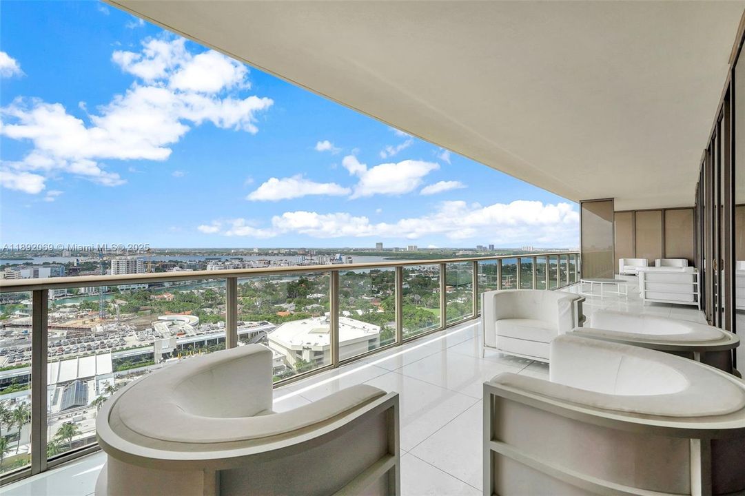 For Sale: $10,600,000 (4 beds, 4 baths, 3556 Square Feet)