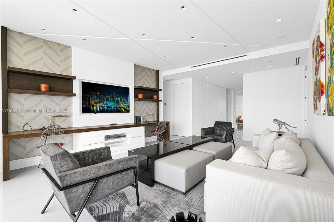 For Sale: $10,600,000 (4 beds, 4 baths, 3556 Square Feet)