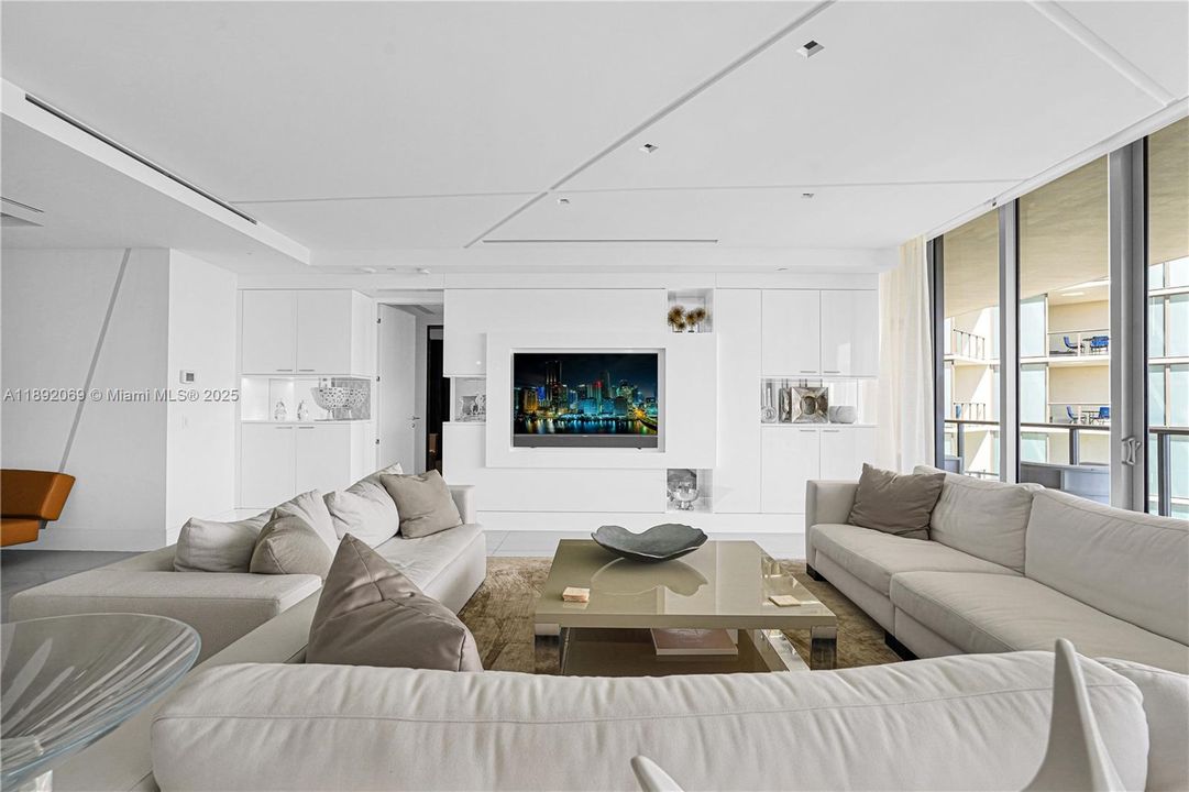 For Sale: $10,600,000 (4 beds, 4 baths, 3556 Square Feet)