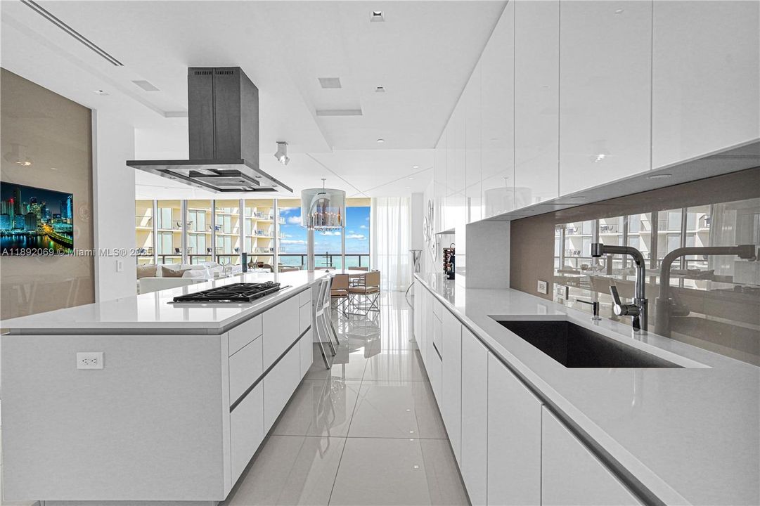 For Sale: $10,600,000 (4 beds, 4 baths, 3556 Square Feet)