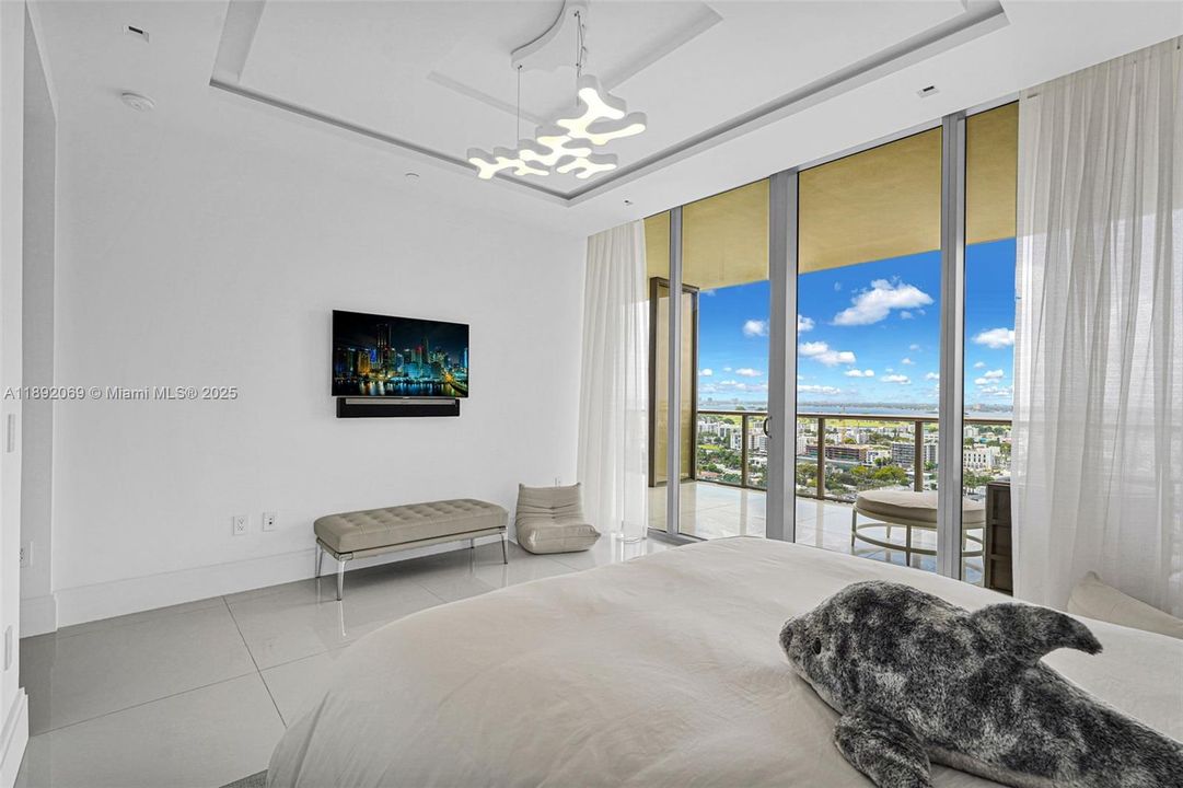 For Sale: $10,600,000 (4 beds, 4 baths, 3556 Square Feet)