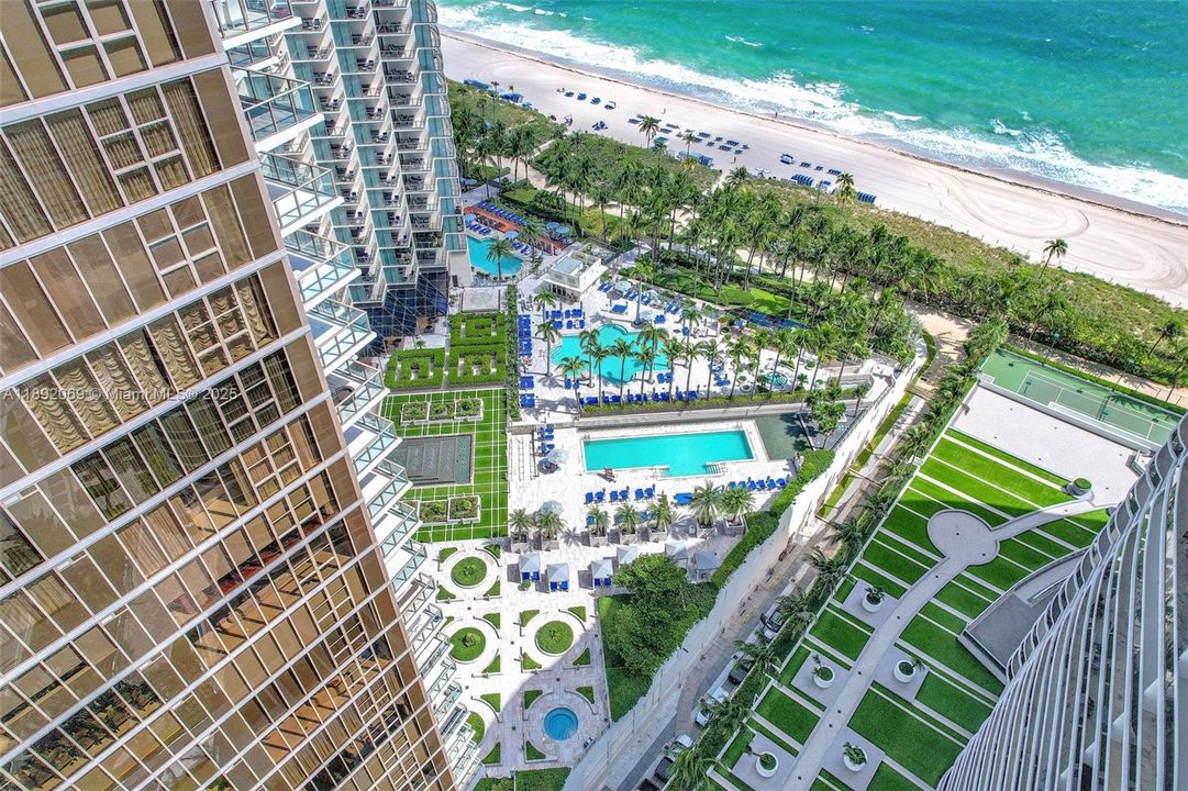 For Sale: $10,600,000 (4 beds, 4 baths, 3556 Square Feet)