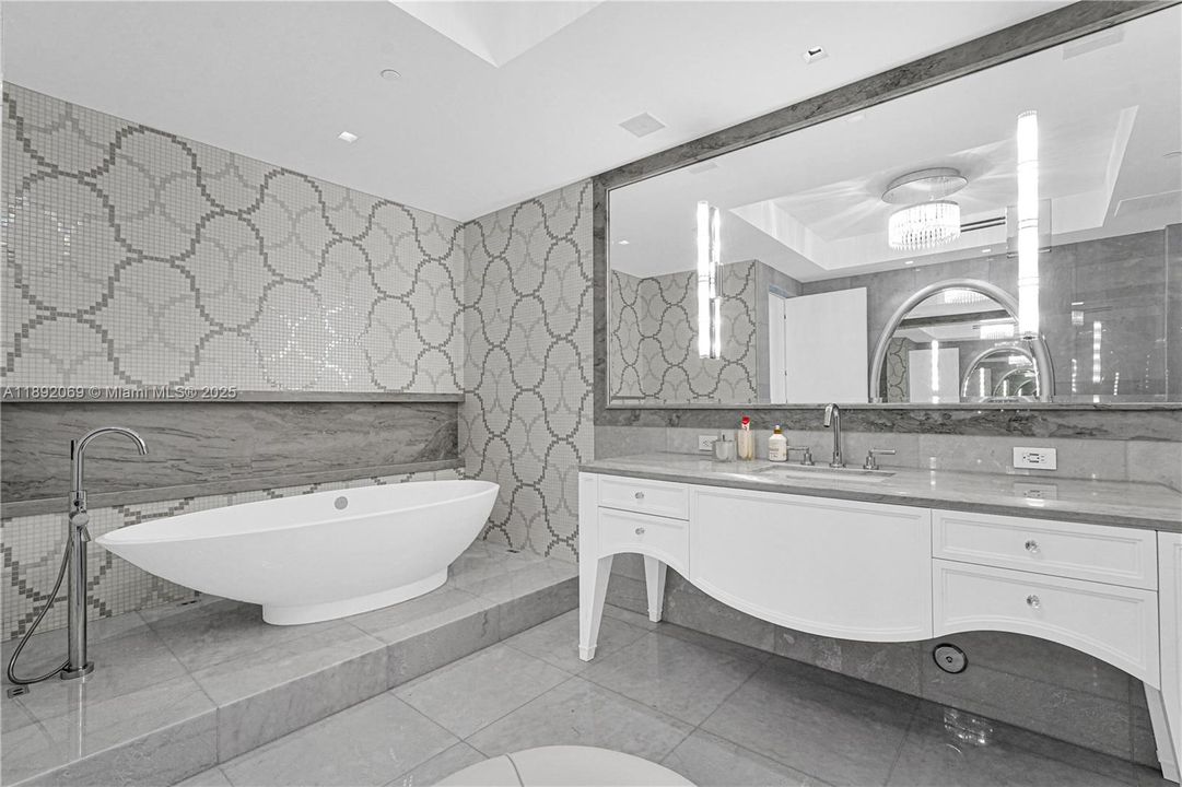 For Sale: $10,600,000 (4 beds, 4 baths, 3556 Square Feet)