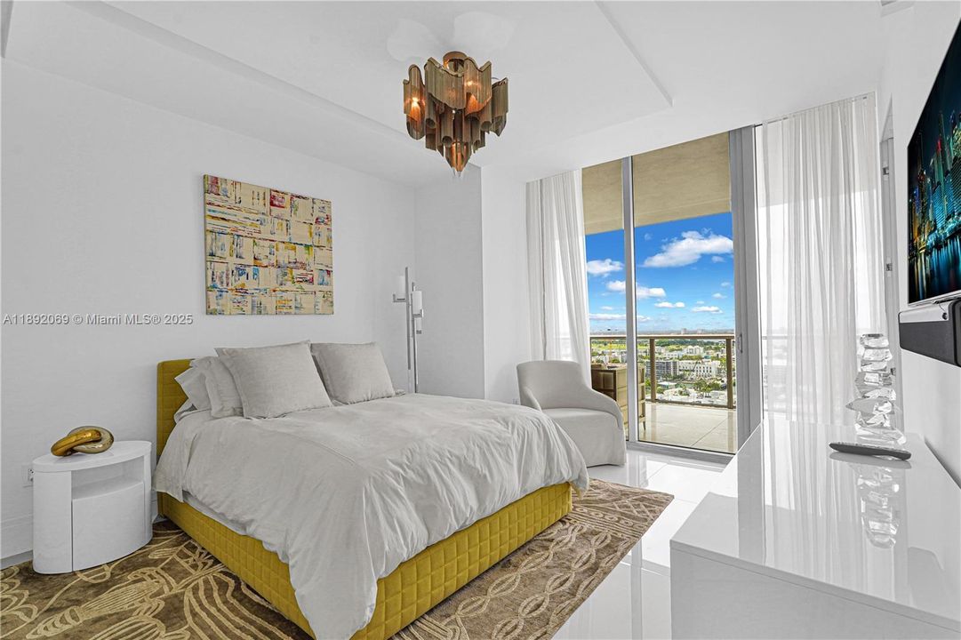 For Sale: $10,600,000 (4 beds, 4 baths, 3556 Square Feet)