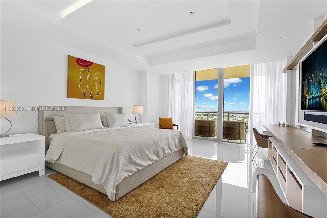 For Sale: $10,600,000 (4 beds, 4 baths, 3556 Square Feet)