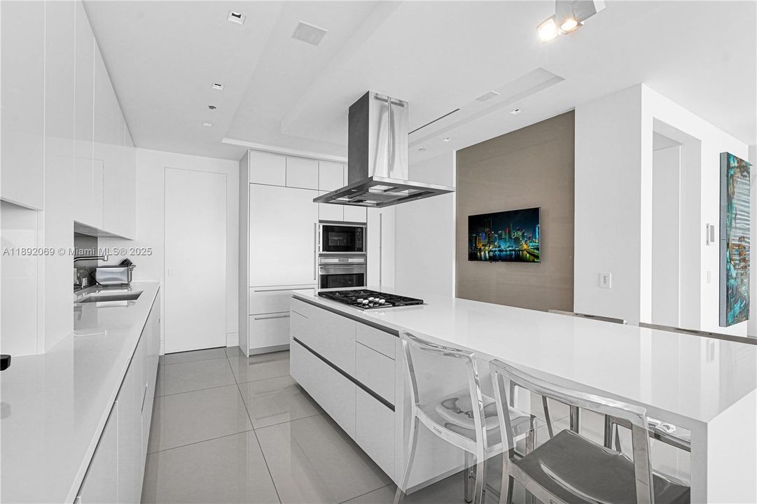 For Sale: $10,600,000 (4 beds, 4 baths, 3556 Square Feet)