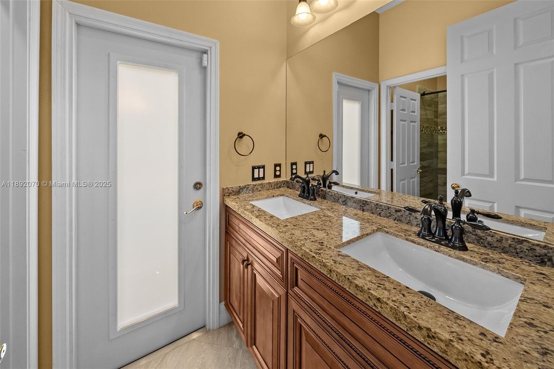 待售: $1,175,000 (5 贝兹, 3 浴室, 2576 平方英尺)