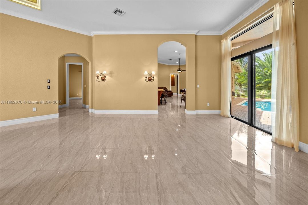 待售: $1,175,000 (5 贝兹, 3 浴室, 2576 平方英尺)