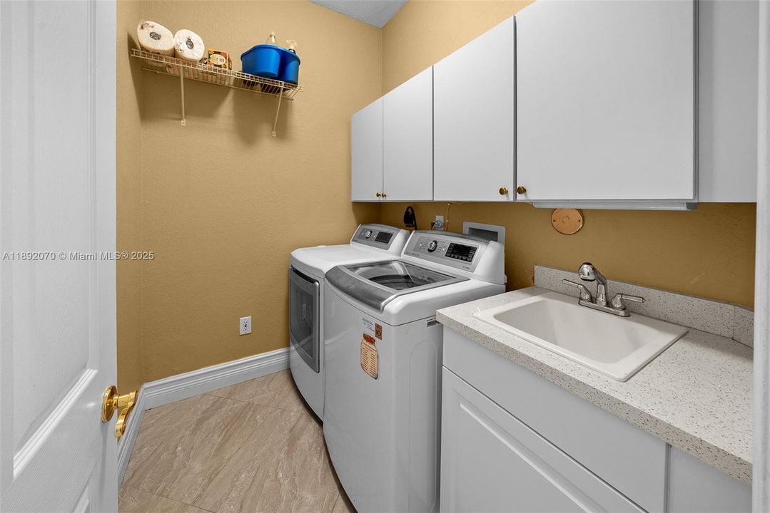 待售: $1,175,000 (5 贝兹, 3 浴室, 2576 平方英尺)