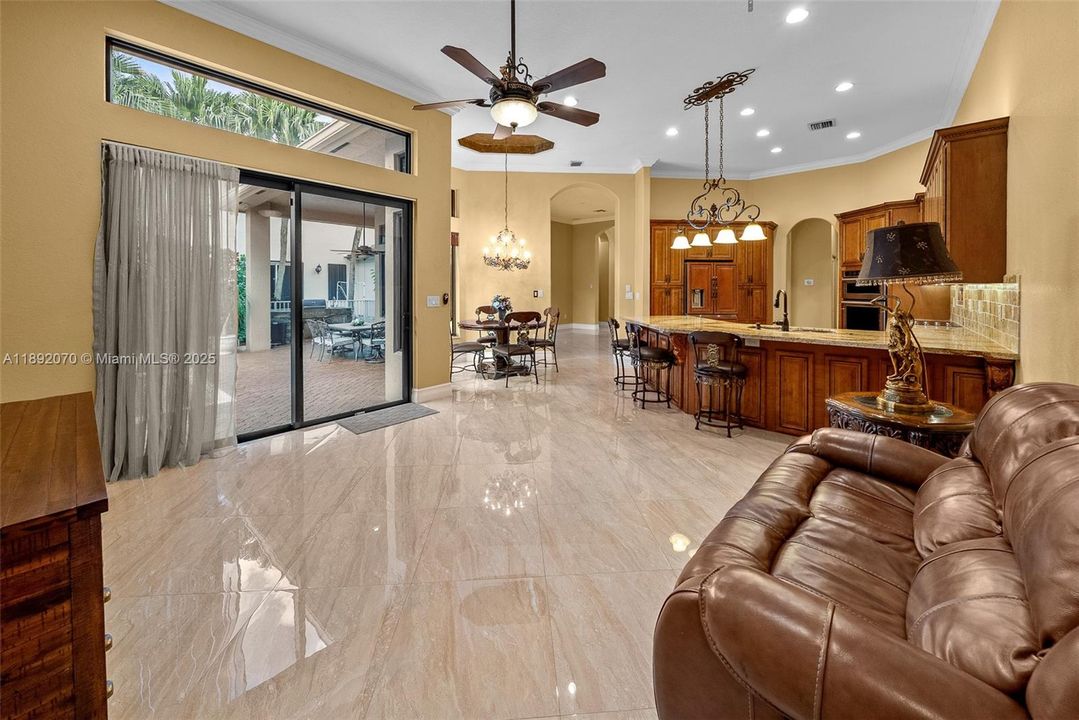 待售: $1,175,000 (5 贝兹, 3 浴室, 2576 平方英尺)