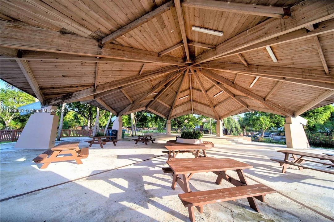 For Rent: $3,200 (3 beds, 2 baths, 1550 Square Feet)