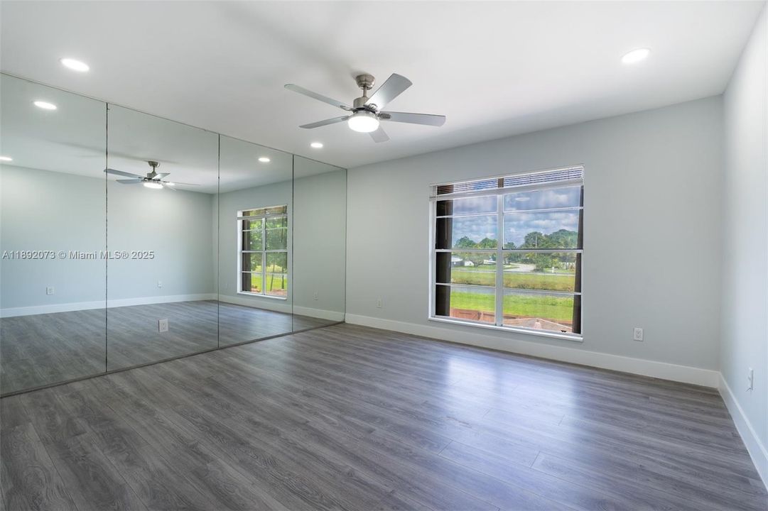 For Rent: $3,200 (3 beds, 2 baths, 1550 Square Feet)