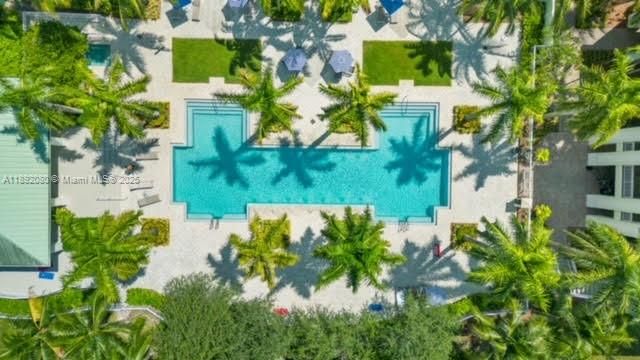 待售: $165,000 (1 贝兹, 2 浴室, 1070 平方英尺)