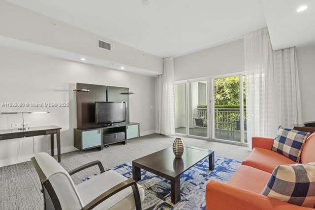 待售: $165,000 (1 贝兹, 2 浴室, 1070 平方英尺)