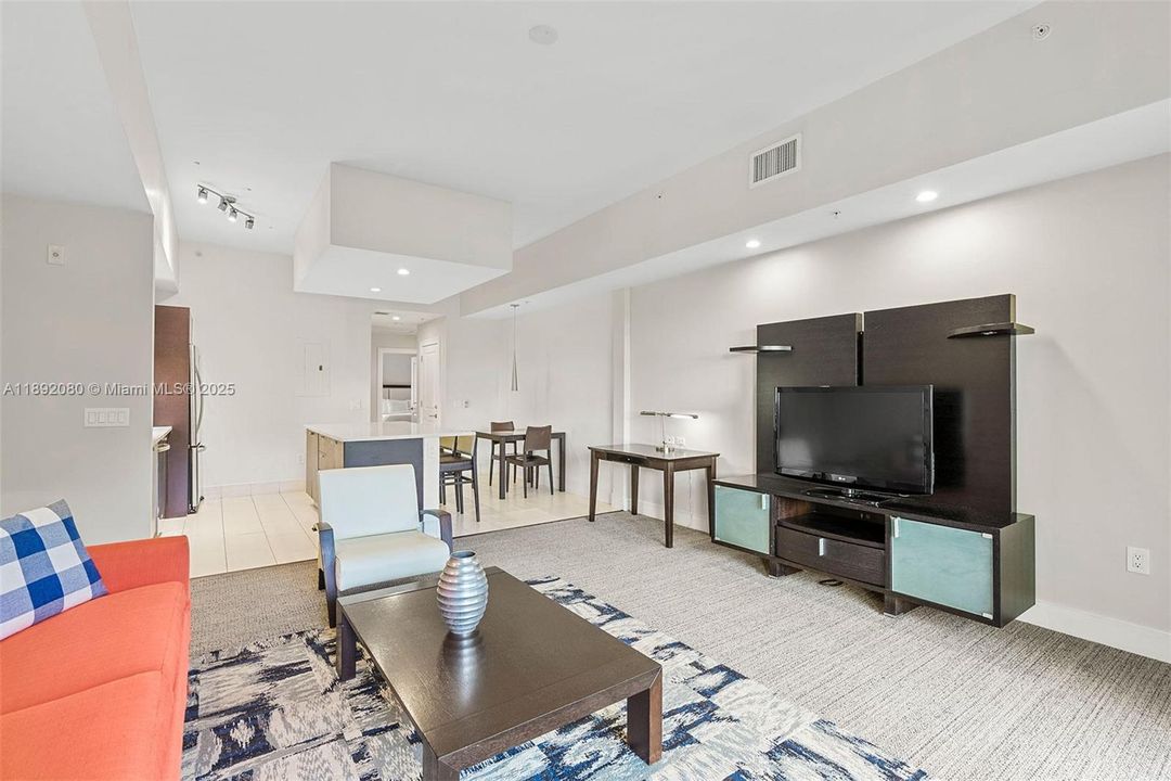 待售: $165,000 (1 贝兹, 2 浴室, 1070 平方英尺)