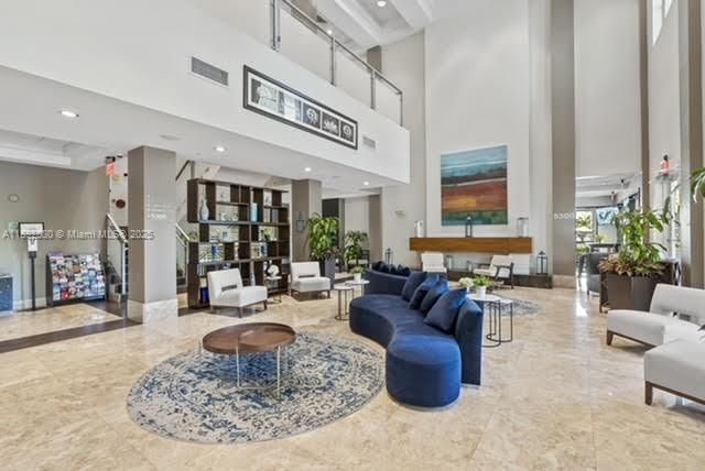 待售: $165,000 (1 贝兹, 2 浴室, 1070 平方英尺)