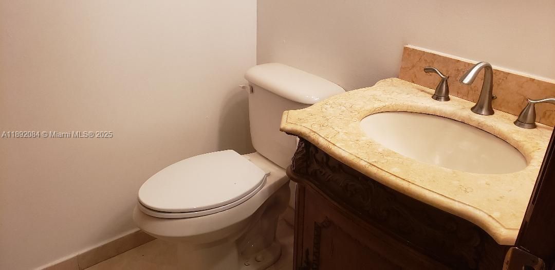 Recientemente alquilado: $2,000 (2 camas, 2 baños, 800 Pies cuadrados)