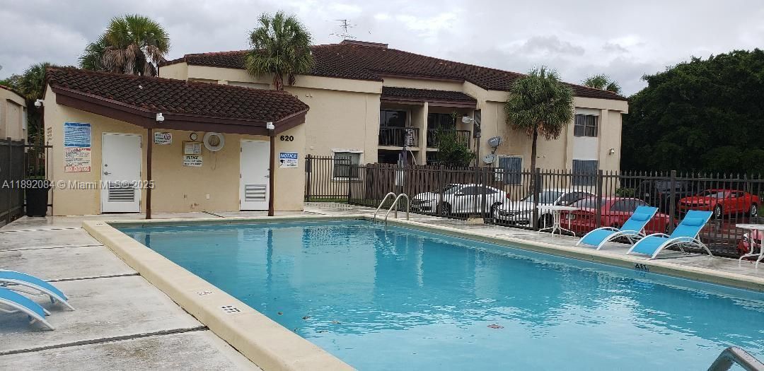 Recientemente alquilado: $2,000 (2 camas, 2 baños, 800 Pies cuadrados)