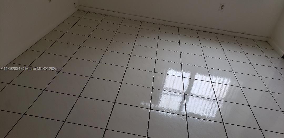 Recientemente alquilado: $2,000 (2 camas, 2 baños, 800 Pies cuadrados)