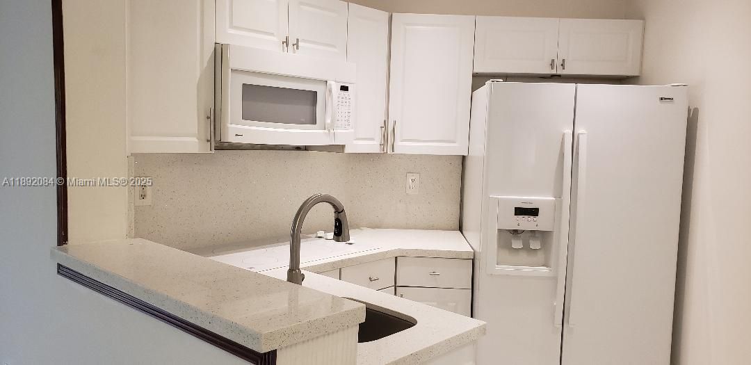 Recientemente alquilado: $2,000 (2 camas, 2 baños, 800 Pies cuadrados)